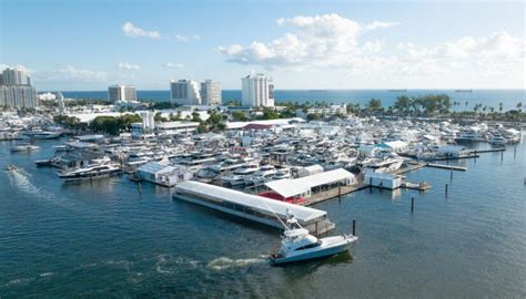 Fort lauderdale houseboat rentals  p: (954) 779-3866