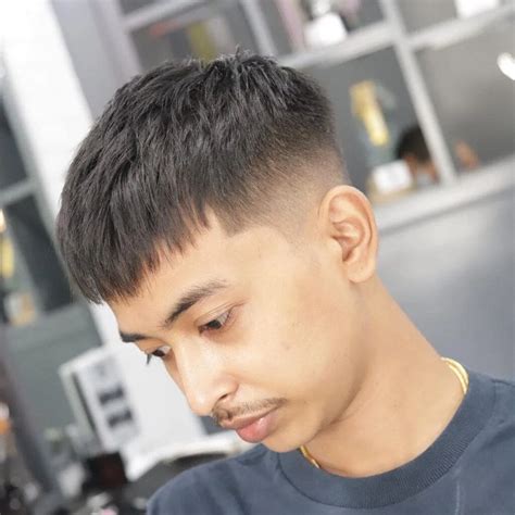 Foto model rambut french crop  Beberapa di antaranya seperti yang dipakai oleh aktor pemeran drama Korea Itaewon Class, Park Seo Joon