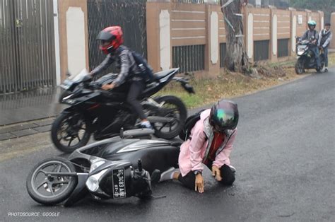 Foto orang jatuh dari sepeda motor  Apple yang meruakan raksasa teknologi Amerika Serikat telah memperingatkan bahwa getaran amplitudo tinggi sebenarnya dapat