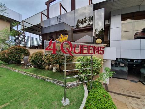 Four queens resort fee 1 km (1