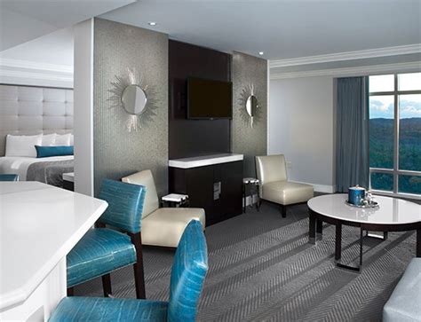 Foxwoods hotel room with jacuzzi 5-star spa hotel in Mashantucket