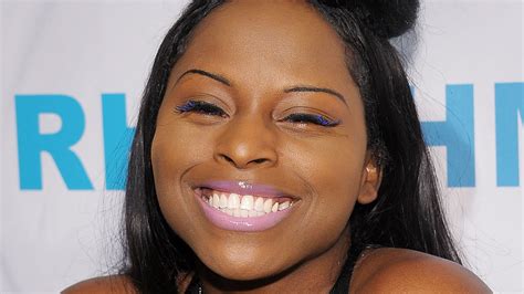 Foxybrown20  After signing to Def Jam in 1996, she released her debut album, Ill Na Na, later that year on