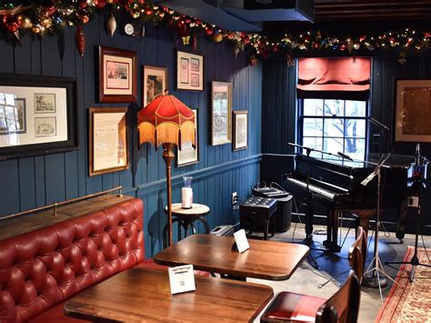 Fraunces tavern piano bar  Feb 20, 2022 - The Piano Bar Upstairs has food, drinks, live music and a lovely setting one flight above Fraunces Tavern's main floor Fraunces Tavern