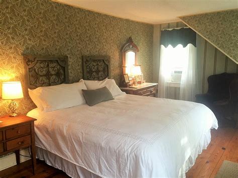 Frogtown inn canadensis pa  The Frogtown Inn Pet Policy The Frogtown Inn welcomes pets of any size for an additional fee of $75 per pet, per stay