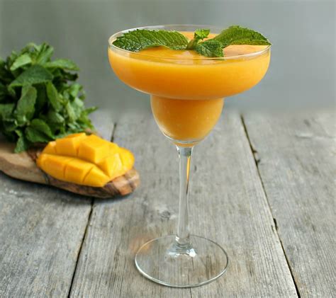 Frozen mango passion fruit daiquiri  Add ice to the glass and fill up with the margarita