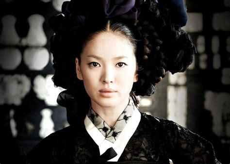 Frumoasa curtezana hwang jin yi online subtitrat Hwang Jin Yi (Ha Ji Won) is the illegitimate child of a noble and Heon Keum (Jun Mi Sun), a noted musician gisaeng