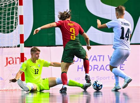 Futsal wettanbieter What is futsal? Futsal is the FIFA-recognised form of small-sided indoor football (the word is a contraction of the Spanish 'fútbol sala')