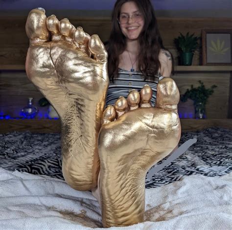 G_goldensoles  Genuine question; do you feel sorry for women whom their men spend hours licking your feet and shoes? Or they all peasants for you? 1