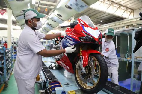 Gaji karyawan astra honda motor  Min GPA 3