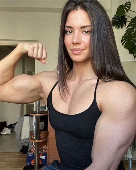 Galagan vladislava nua  She grabbed attention with her impressive physique and was compared to Kendall Jenner due to her attractive appearance and well-defined muscles