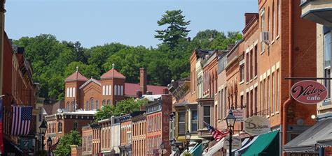 Galena illinois places to stay But, second, I just finished editing pics from my girls weekend getaway in Galena, Illinois and so excited to share it (in 2 parts)! Being in Madison, Wisconsin (only a couple hours from Galena) I’ve heard various friends and family talk about this cute little town of Galena and how it’s full of historic homes, cobblestone roads, adorable