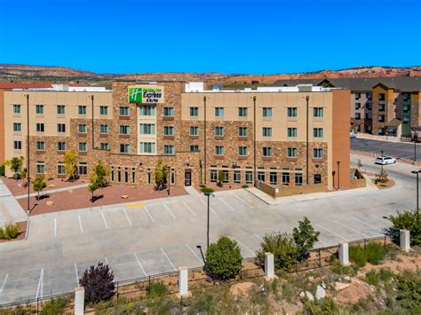 Gallup az hotels  With great amenities and rooms for every budget, compare and book your Window Rock hotel today