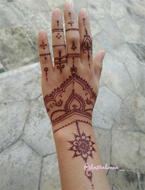 Gambar henna gelang tangan simple  3