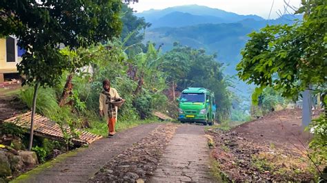 Gambar suasana pagi hari di desa #SuasanaLemburSunda kali ini berlokasi di kampung Kampung Riung, Desa Hegarmanah, Kec