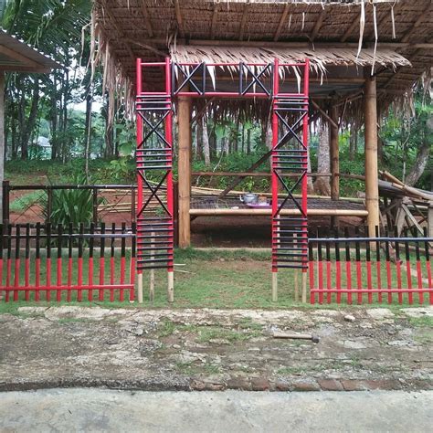 Gapura kayu sederhana Gapura bambu unik sederhana adalah salah satu elemen arsitektur yang penuh pesona dalam budaya Indonesia
