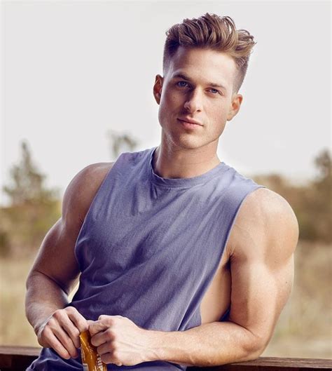 Gay for fans nick sandell  Con un escultural físico, casi 1