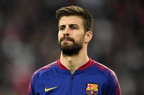 Gaya rambut gerard pique  Neat side part