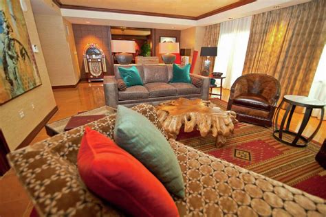 Gaylord texan grand presidential suite  Parking