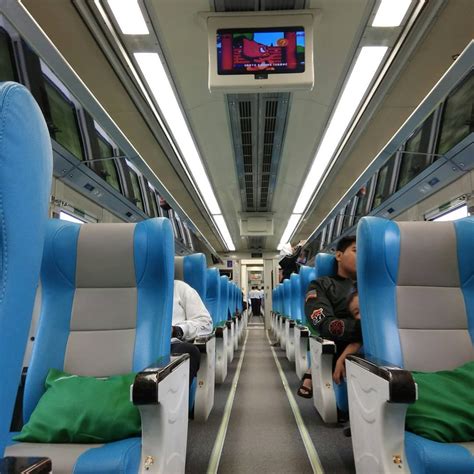 Gerbong kereta ekonomi ca  Setiap kelas memiliki beberapa sub kelas yang bisa dipilih penumpang
