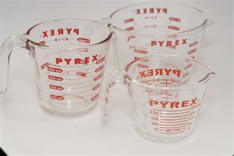  Pyrex Prepware 1-Quart Measuring Cup, Clear with Red