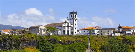 Gold car ponta delgada  unique lodging Sep 24, 2023