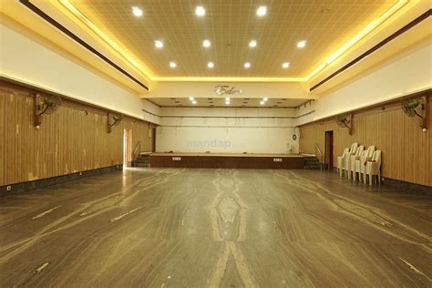 Golden auditorium chalakudy <u>Distance between St Aloysius College Auditorium and KSRTC Stand is approx</u>
