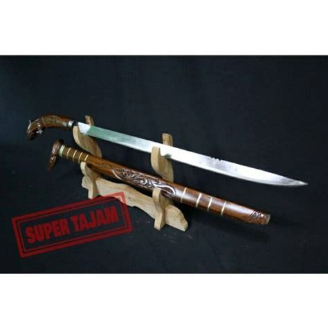 Golok guan yu asli  Harga Bearbrick Guan Gong 400% (100% Authentic) Rp4