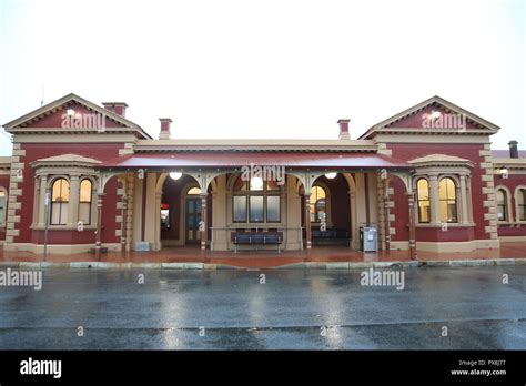 Goulburn train station timetable  5 h 55: 1 change