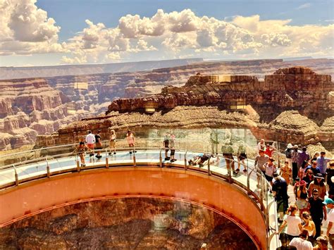 Grand canyon and hoover dam day trip Experience the world-famous Grand Canyon and Hoover Dam in style during this luxury small-group day trip from Las Vegas