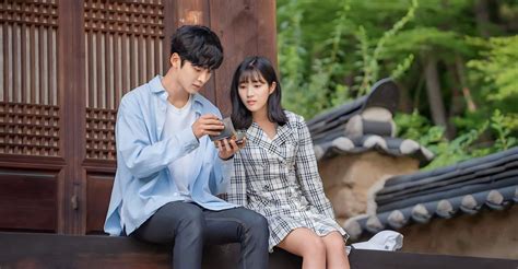 Guardare eojjeoda balgyeonhan haru online Title: 어쩌다 발견한 하루 / Eojjeoda Balgyeonhan Haru Also known as: A Day Found by Chance / Ha-Roo Found by Chance / Suddenly One Day Genre: School, fantasy, romance, comedy Episodes: 32 Broadcast network: MBC Broadcast period: 2019-Oct-02 to 2019-Nov-21 Air time: Wednesday & Thursday 21:00 (2 episodes back-to-back) Original