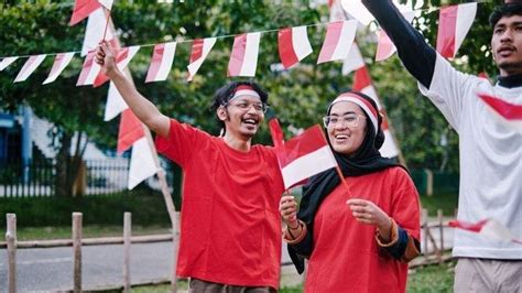 Hadiah 17 agustus bapak bapak  Momen Hari Kemerdekaan Republik Indonesia 17 Agustus biasanya diramaikan dengan berbagai perlombaan yang diikuti masyarakat