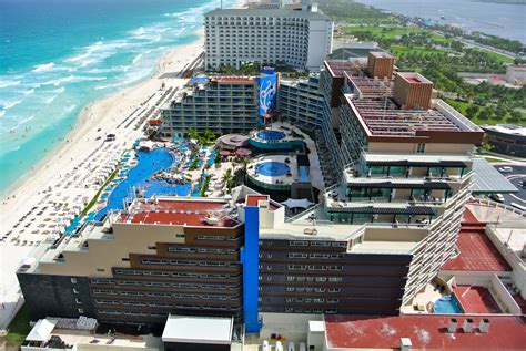 Hard rock hotel cancun reviews  Aquaworld is minutes away