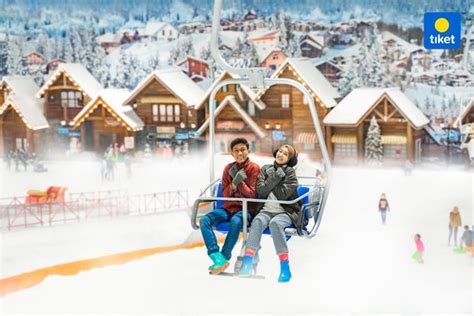 Harga tiket snow world bekasi 2021  Pengunjung akan disajikan dengan vibes pegunungan ala Jepang dan Swiss