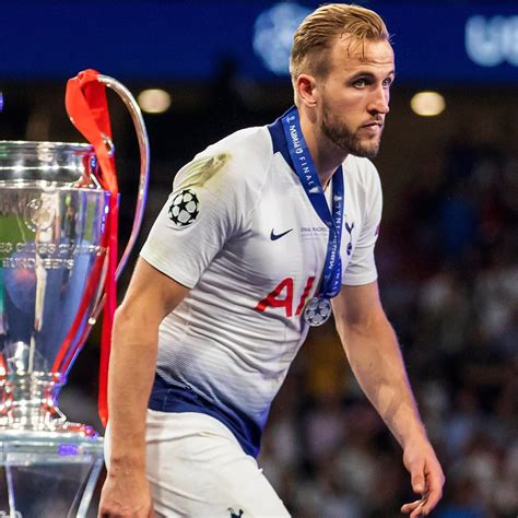 Harry kane transfer markt Harry Kane has a year left on his Tottenham contract and could walk away for free next summer; Bayern had a £60m bid rejected previously; will Kane still be at Spurs when they play Brentford