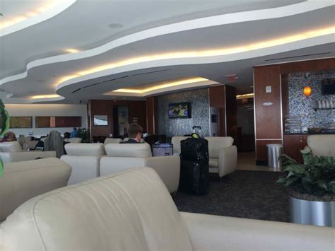 Harry reid airport lounges <samp>To help you plan your layover or overnight sleepover, here is a quick run-down about what to expect during your time at Las Vegas Harry Reid Airport (Code: LAS)</samp>