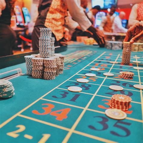 Hawaii gambling age  Eighteen-year-olds, whether residents or visitors, in Hawaii can only participate in social gambling