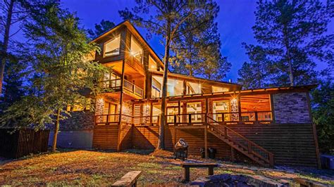 Hochacabins  Relax in Luxury with the help of HochaCabins! HochaCabins offers a variety of luxury cabins in Broken Bow