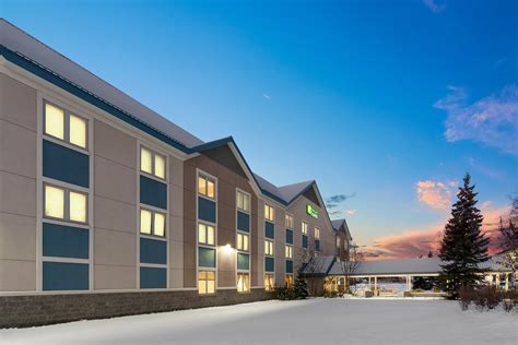 Holiday inn express northern lights inn Located in the center of Northern Michigan on the 45th parallel, the Holiday Inn Express & Suites Gaylord hotel is both a convenient workplace and a recreation seekers paradise