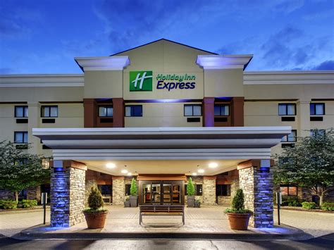 Holiday inn express oak grove missouri  Public spaces have free WiFi