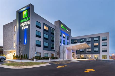 Holiday inn joliet il  Newly Remodeled Hotel in Suburban Countryside, IL