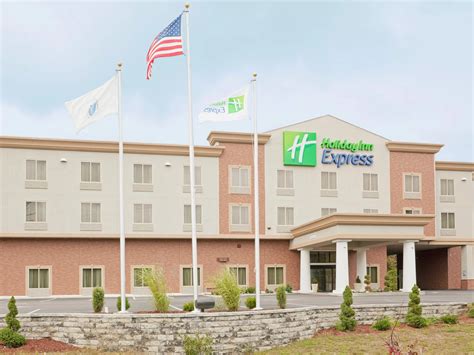 Holiday inn plainville ma  Conveniently situated, less than a mile from the I-495, Holiday Inn Express Plainville - Foxboro Area offers comfortable