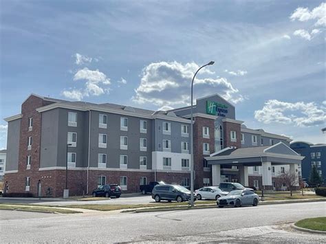 Holiday inn williston  Pet-friendly hotel close to Spring Lake Park