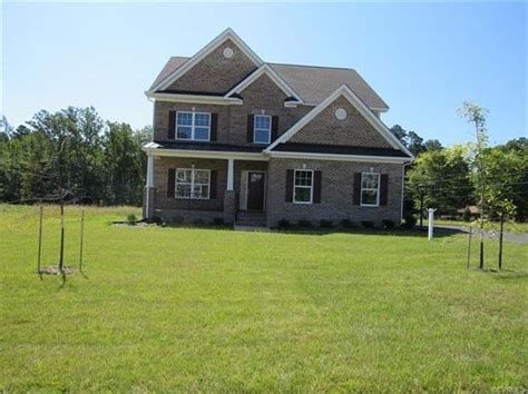 Homes in henrico va Welcome to this spacious end-unit located at 5500 Millstream Ln