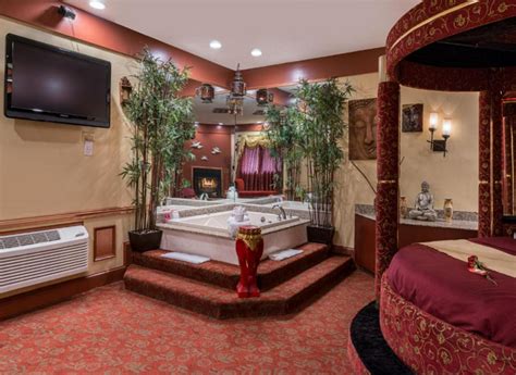 Honeymoon suites in lancaster pa  The city centre is within a short drive of the hotel