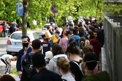 Honvéd kórház érsebészeti osztály orvosai  Ha az ember úgy dolgozik végig egy napot, hogy nem kellett gondolkodnia, szerintem fel kell állnia, mert ez azt jelenti, hogy azon a helyen ő a legokosabb és már nincs kitől tanulnia