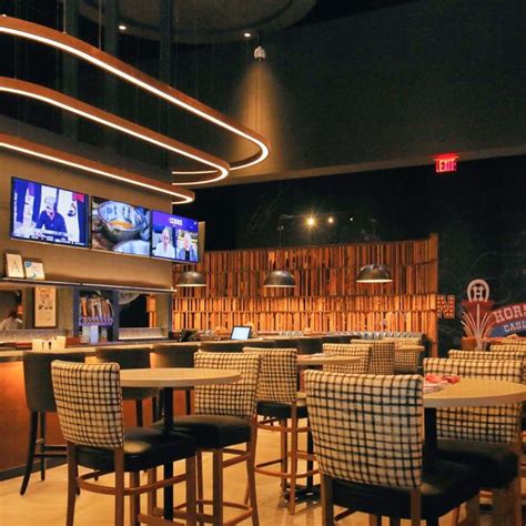 Horse shoe restaurant Enjoy our climate-controlled hitting bays for year-round comfort with HDTVs in every bay and throughout our sports bar and restaurant