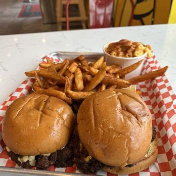 Hot bunz burger joint sacramento <b>gnittes larutan a ni sknird rehto dna ,eeffoc ,seciuj ,aet abob sevres taht efac denwo yllacol a si aboB aeTQ TPECNOC WEN </b>