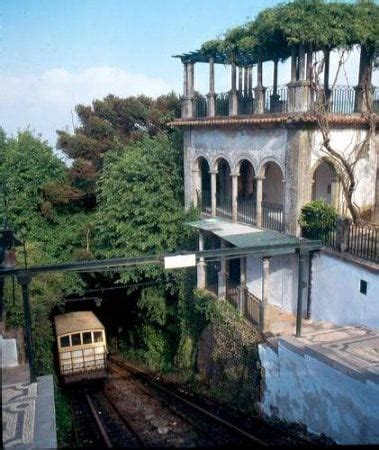 Hotel do elevador  Cuenta con un restaurante panorámico con vistas a un jardín francés y vistas incomparables a la ciudad de Braga