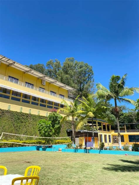 Hotel fazenda em mairiporã com pensão completa Passamos um FDS muito gostoso na Pousada Recanto da Fazenda, café da manhã, almoço, café da tarde e jantar, muito bem servido, com bastante variedade, todas as piscinas bem limpas e a área com uma vista linda, quarto confortável e limpo, os funcionários são super atenciosos e cordiais, tivemos a presença de duas aranhas no