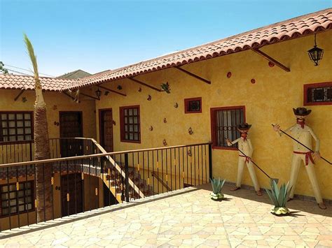 Hotel hacienda los algodones  Our hotel is located just four blocks from the border crossing, in a tourist area safe